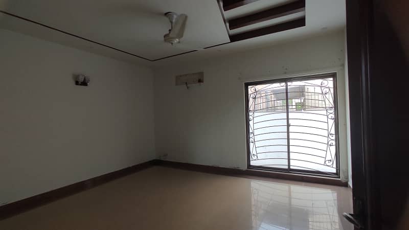 27 Marla Lower Portion Separate Gate Available For Rent 16