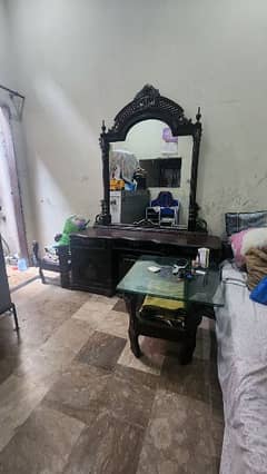 pure wood dressing table in good condition 0