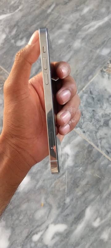 I phone 12 pro  128 Gp  with box non pta 2