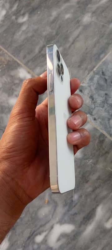 I phone 12 pro  128 Gp  with box non pta 4