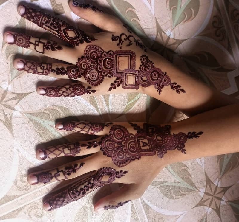 Bridal Mehndi Designs|Customised Dress Matching Mehndi Design 7