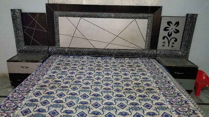 king bed with adressing Table 2