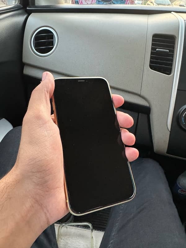 iphone Xr icloud lock 64 Gb 1