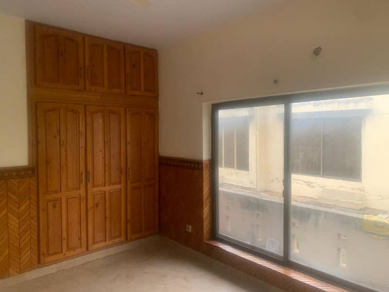 I-8 Neet And Clean Upper Portion With Separate Gate For Rent. 5