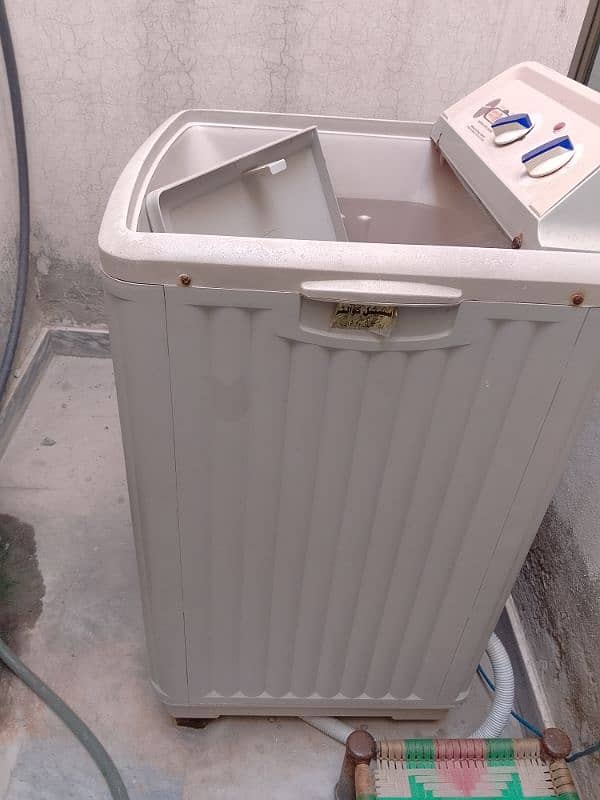 good condition washing masheen 2