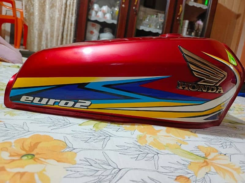 Honda 125 tank & said cover 0