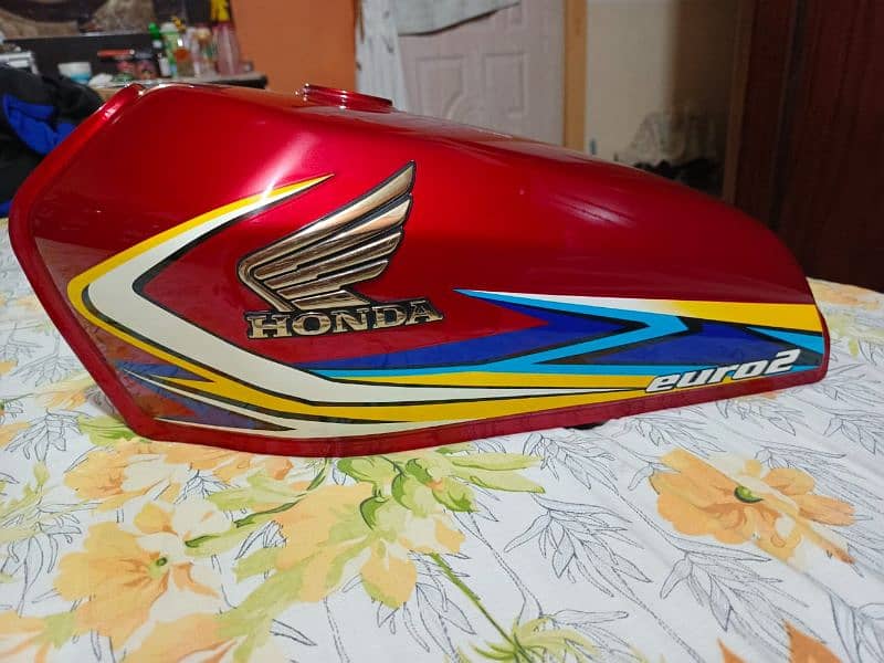 Honda 125 tank & said cover 2