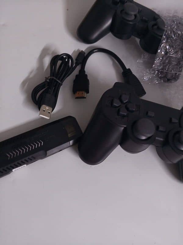 DOUBLE WIRELESS CONTROLLER'S X2 PLUS GAME STICK 37,000+Games 2