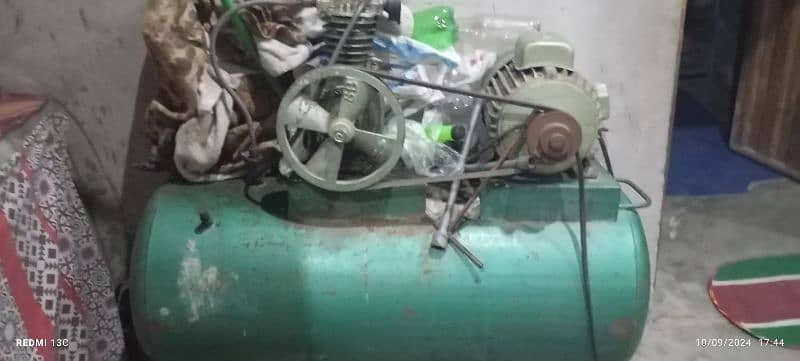 air compressor machine in newly condition 1