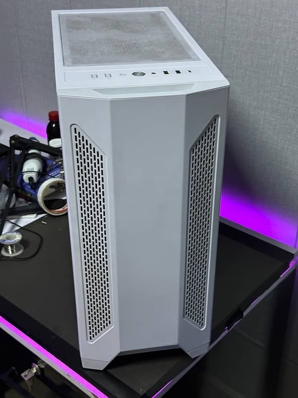 Gaming pc cases ( Lianli LAANCOOL II ) 1