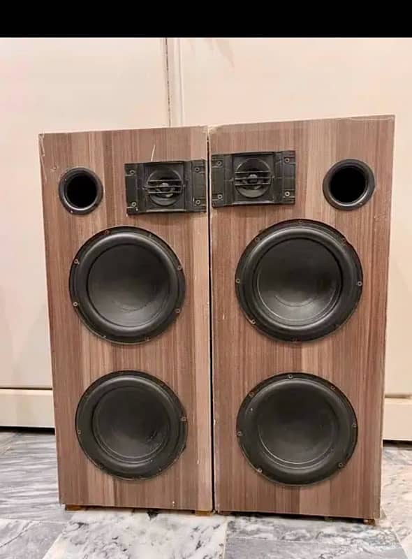 2 speakers 0