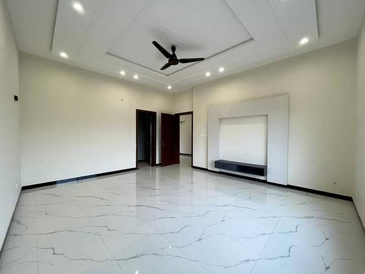 1 Kanal Designer Luxurious Portion Available For Rent In Phase 8 9