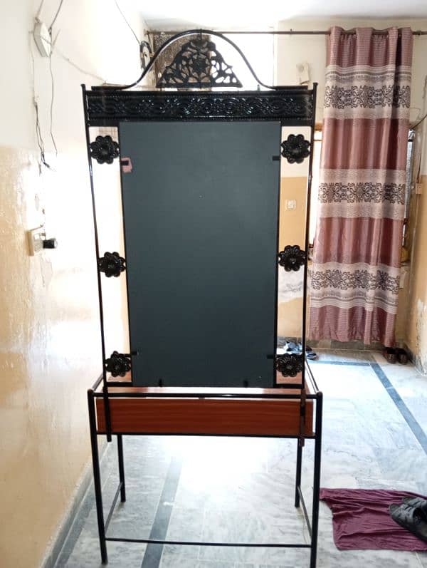 Iron Dressing Table 4