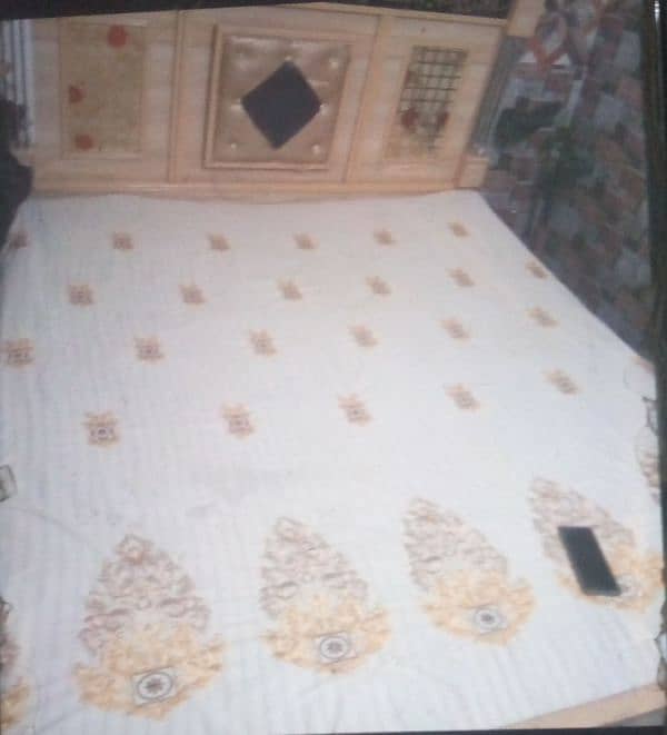 Bed with mattress for sale 0