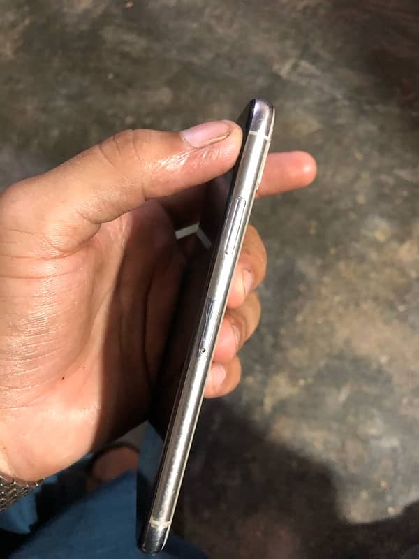 iPhone XS 256gb pta approve 4