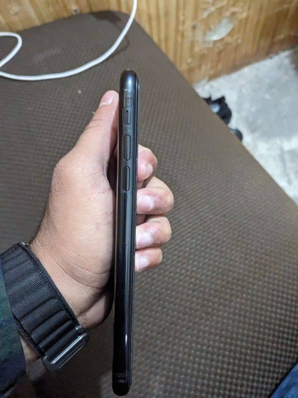 iphone XR 64gb 10/9 condition non pta blk colour Factory unloc 0