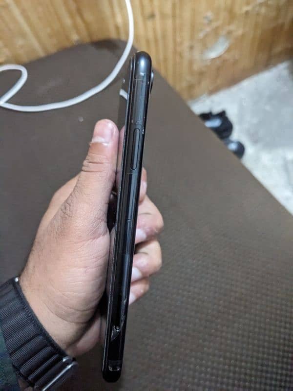 iphone XR 64gb 10/9 condition non pta blk colour Factory unloc 1