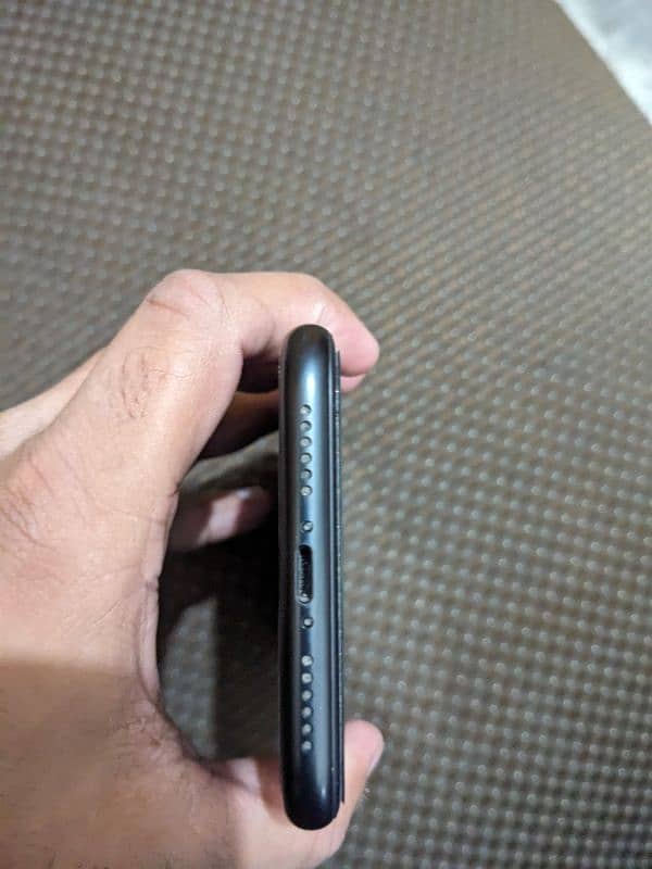 iphone XR 64gb 10/9 condition non pta blk colour Factory unloc 2