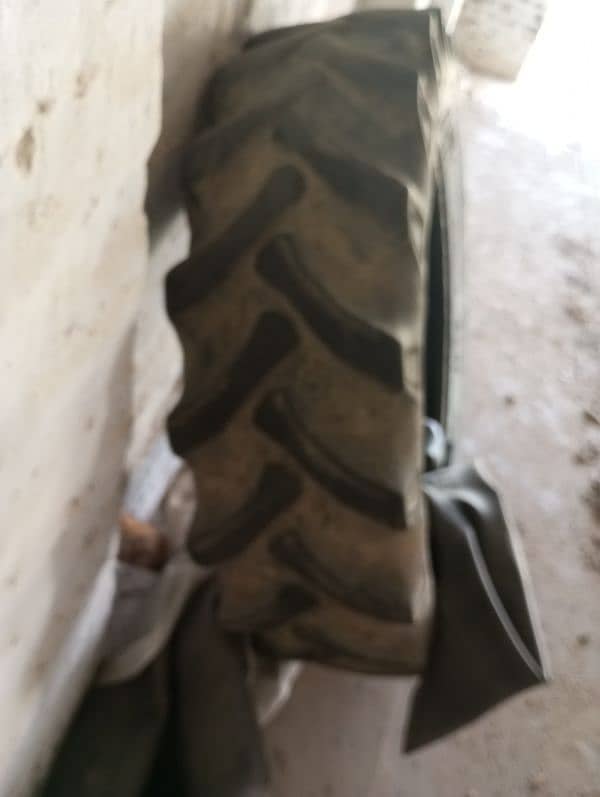 480 tractor 2 back tyre for sale 0