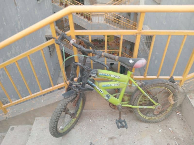 bicycle for sell 10 saal k bache k liye 2