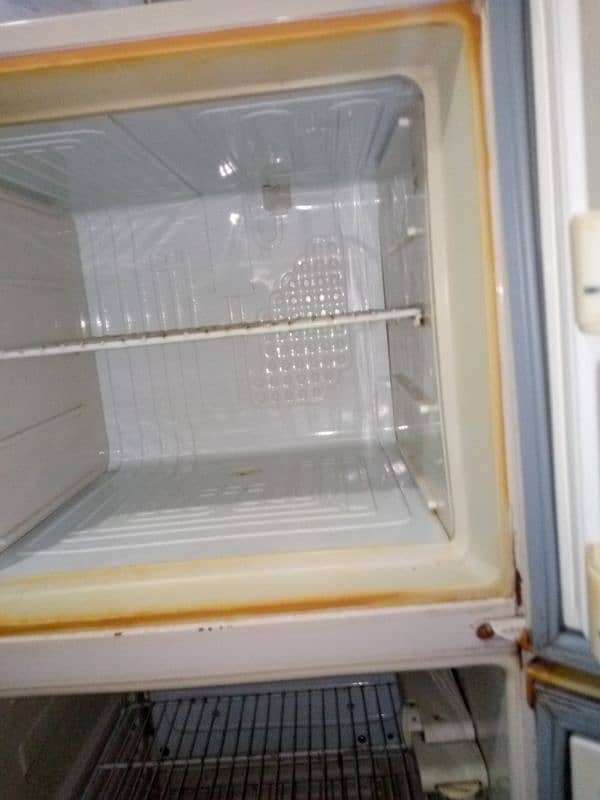 Dawlance fridge for sale. Pr/19500 1