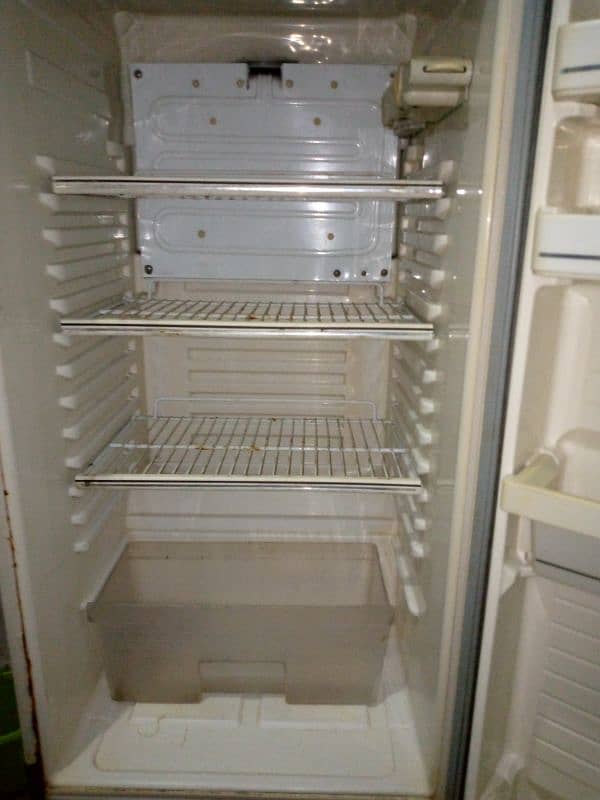 Dawlance fridge for sale. Pr/19500 2