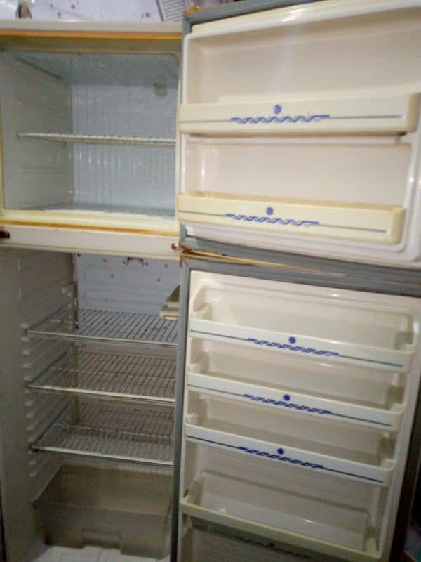 Dawlance fridge for sale. Pr/19500 6