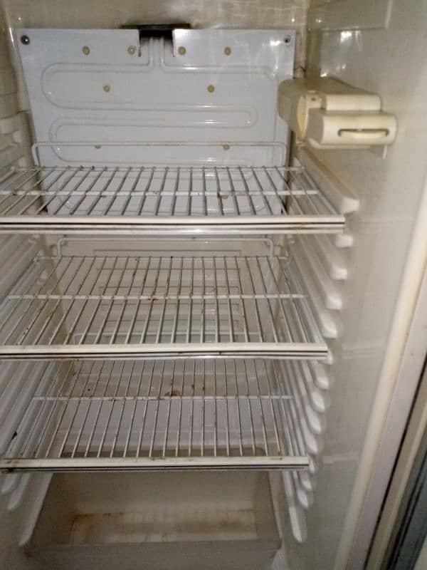 Dawlance fridge for sale. Pr/19500 8