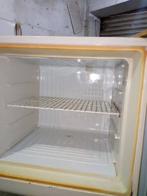 Dawlance fridge for sale. Pr/19500 13