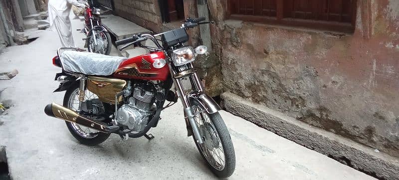 Honda 125s Gold Edition 6