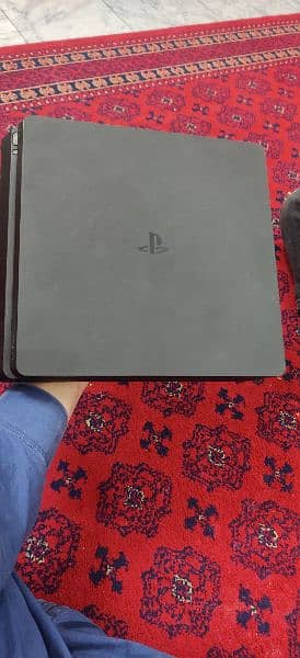 Playstation 4 Slim ps4 1 Tb with box and Accessories 4