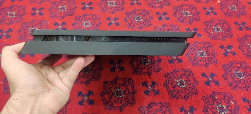 Playstation 4 Slim ps4 1 Tb with box and Accessories 7