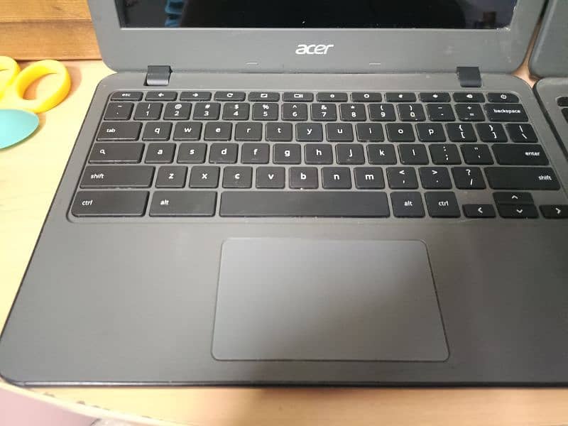 Acer C731 Touchscreen Chromebook 0