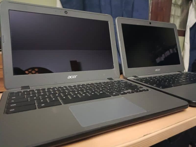 Acer C731 Touchscreen Chromebook 1