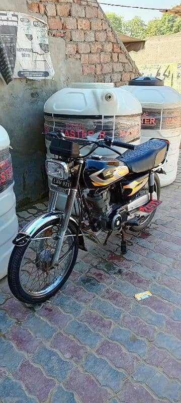 Honda 125 black colour fresh conditions 3