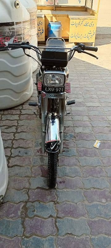 Honda 125 black colour fresh conditions 4