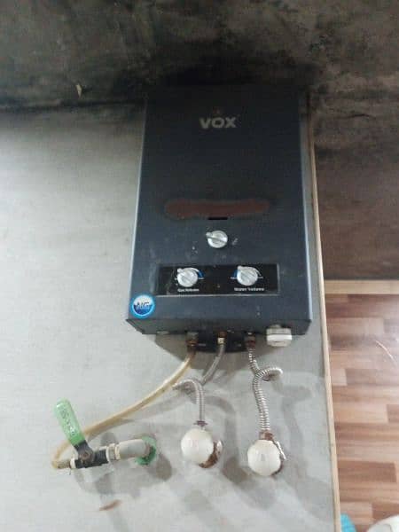 geyser VOX Company 1 year used black color fresh condition 0