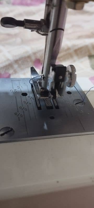 Sewing Machine Good condition 3