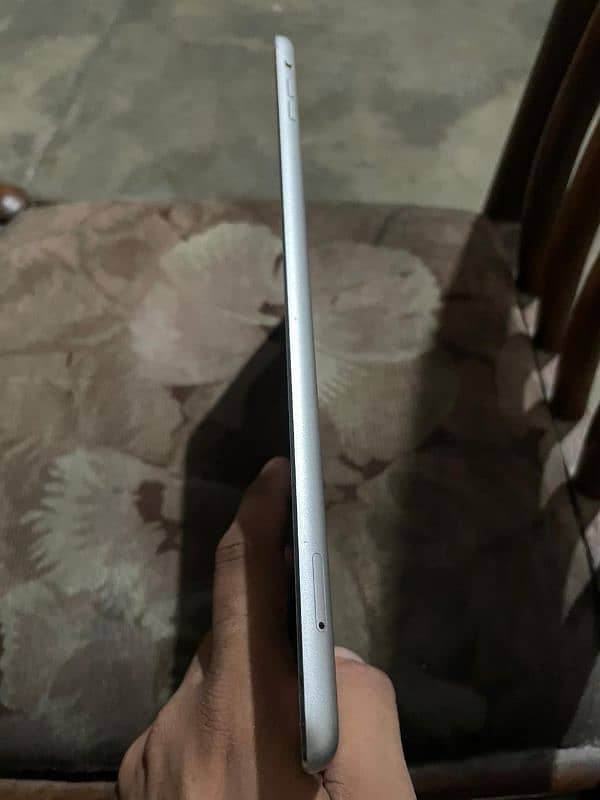 Apple Ipad Air -  Sim Supported 6