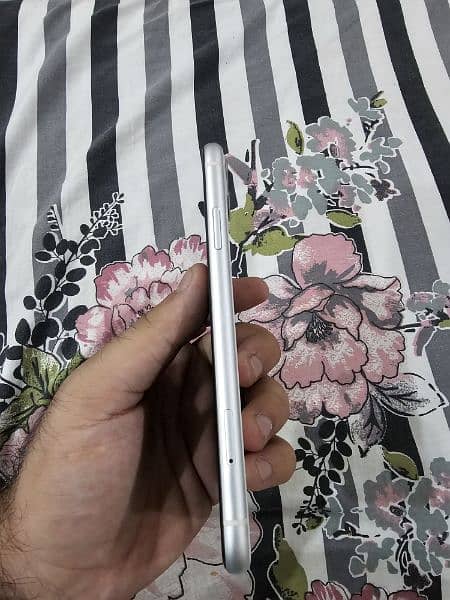 iphone 11 128GB PTA Approved 3