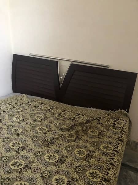 bed urignt sale khali bed hai no mattress no saed table 03146202991 2