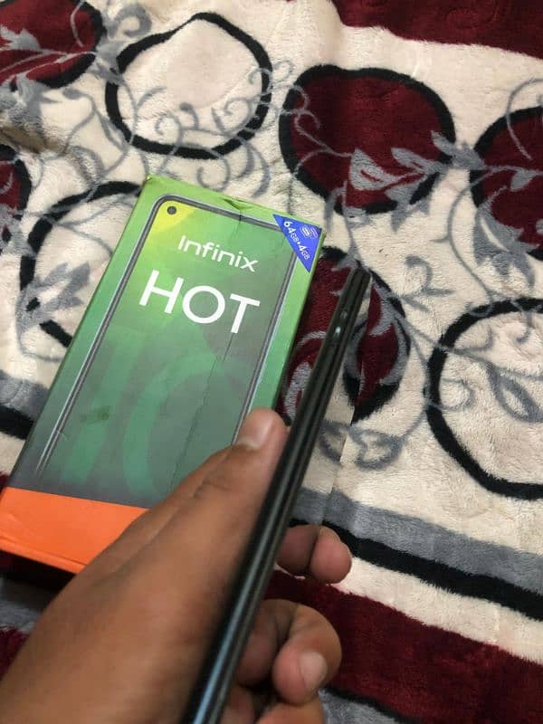 Infinix hot 10 with box 4