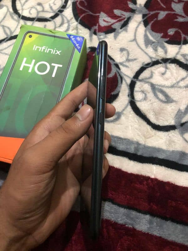 Infinix hot 10 with box 6