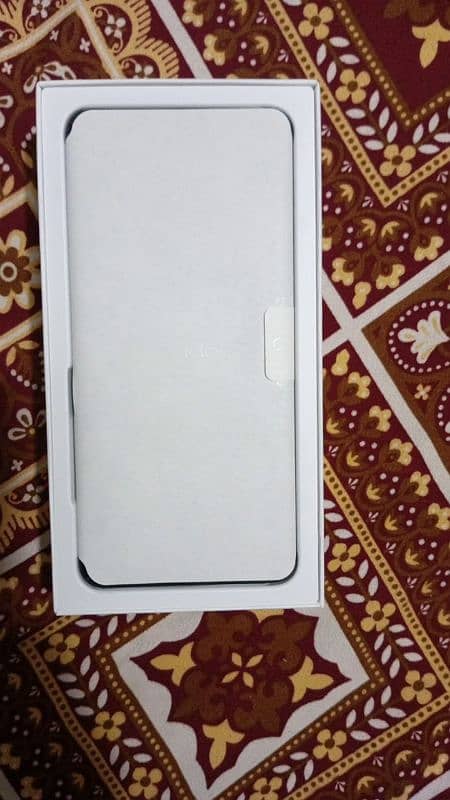 oppo 12 f 5g 12 gipi ram 256 gipi mamri 4