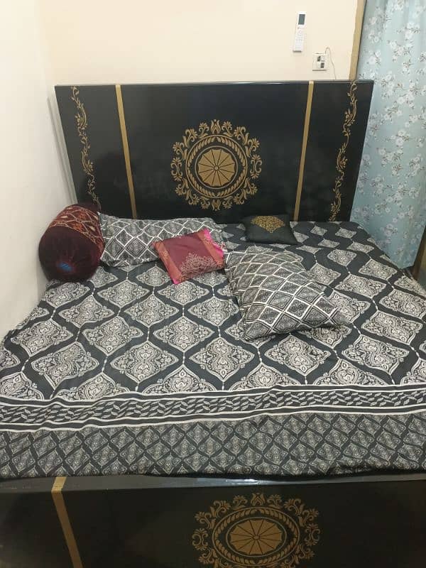 Sale for Bed set with Almirah 0