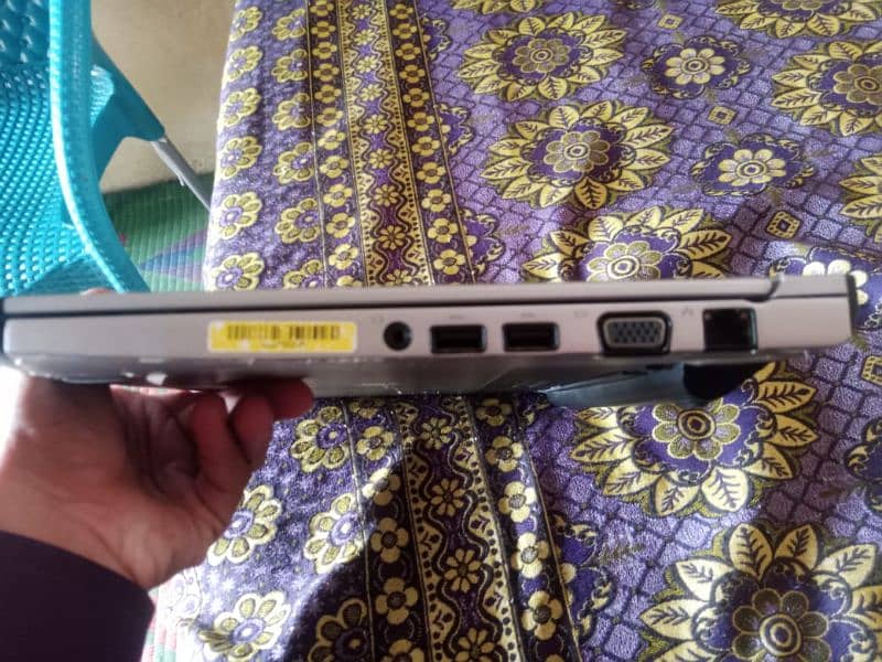 Dell laptop 4/500 i. 5 good condition 3