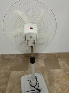 Charging pedestal fan with 3 hours battery timing