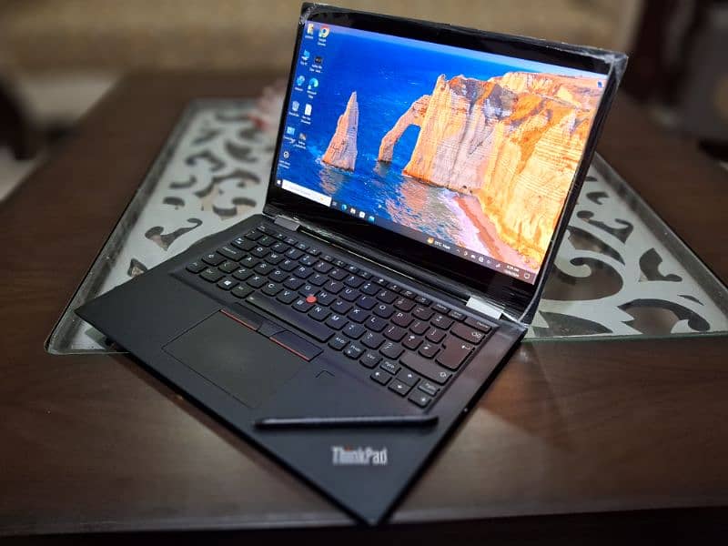 Lenovo ThinkPad Yoga x390 with original Stylus  Core i5  Gen: 8th RAM 2