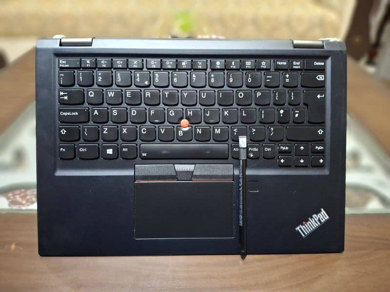 Lenovo ThinkPad Yoga x390 with original Stylus  Core i5  Gen: 8th RAM 3