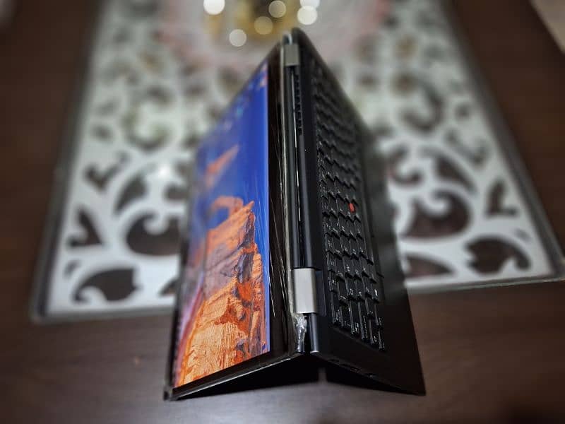 Lenovo ThinkPad Yoga x390 with original Stylus  Core i5  Gen: 8th RAM 5